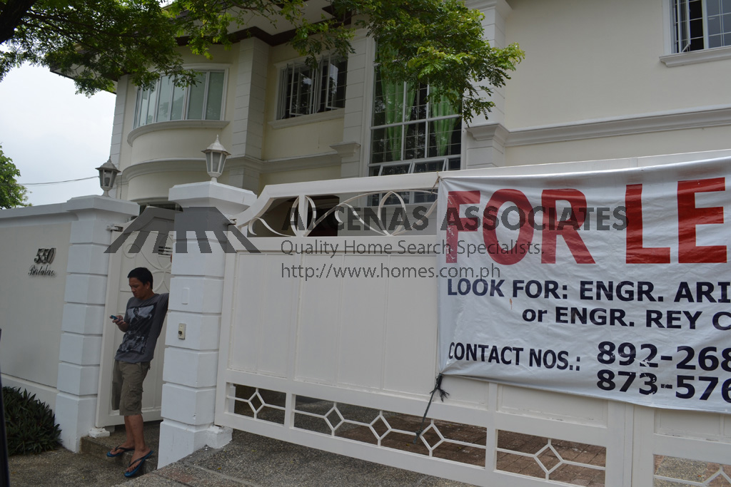 Clean 4 Bedroom For Rent in Ayala Alabang